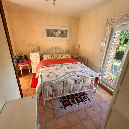 Aux Jardins Fleuris Apartment Honfleur Exterior photo